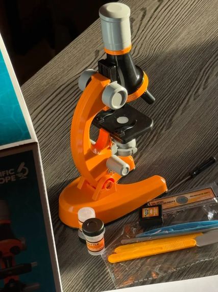 Дитячий мікроскоп Scientific Microscope збільшує у 1200 разів