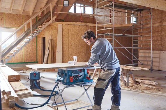 Распиловочный стол Bosch GTS 635-216, 2100 Вт, диск 216 мм, наклон Л 45°, 500 x 658мм, 22кг (0.601.B42.000) | Зображення 2
