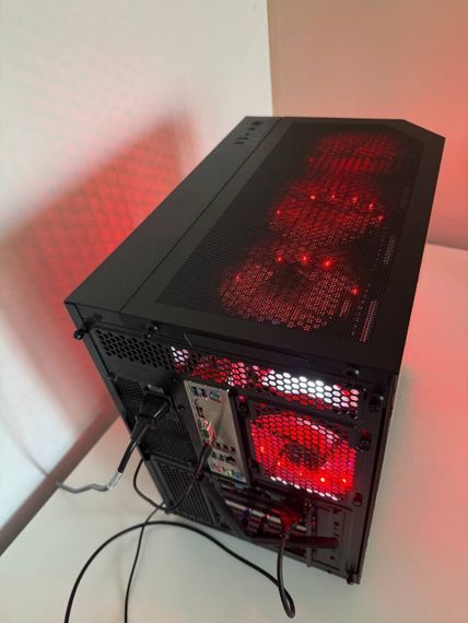 Ігровий ПК Vinga Warlike Black Tower New / AMD Ryzen 7 7700 (8 (16) ядер по 3.8 - 5.3 GHz) / 32 GB DDR5 / 256 GB SSD+1000 GB HDD / AMD Radeon RX 6900 XT Sapphire Nitro+, 16 GB GDDR6, 256-bit / Wi-Fi / 750W / Windows 11 б/в | Зображення 8