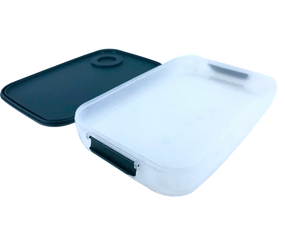 Прозрачный контейнер для хранения еды в холодильнике