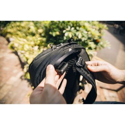 Рюкзак туристичний Pacsafe Vibe 25L backpack чорний2 (60301130) | Зображення 2