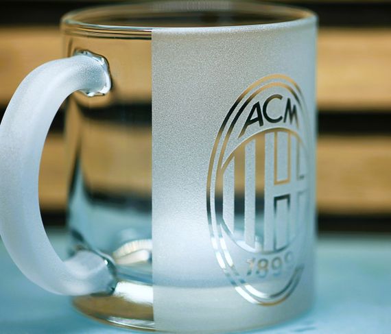 Скляна чашка 320 мл ФК Мілан AC Milan  з гравіюванням подарунок для фаната  футбольна кружка | Зображення 1