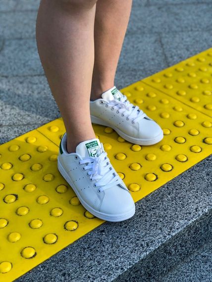 Жіночі кросівки Adidas Stan Smith білого кольору | Зображення 1