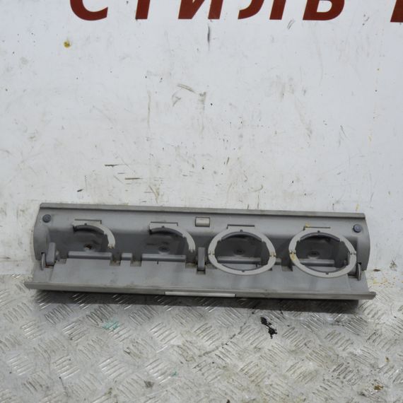 Підсклянник (дефект) Volkswagen Transporter T4 1990-2003 підстаканник Фольксваген Транспортер т4 7D0858601 | Зображення 1