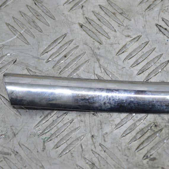 Накладка кутового скла передня права Ford Fiesta VII 2012-2017 Накладка передньої правої квартирки Форд Фієста 7 447262 | Зображення 1