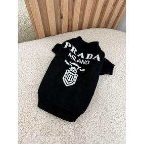 Брендовый свитер для собак PRADA с логотипом на спине белого цвета, черный