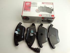 Колодки передні гальмівні Octavia/SuperB 03-, Ferodo (FDB1641) з датчиком (5K0698151)