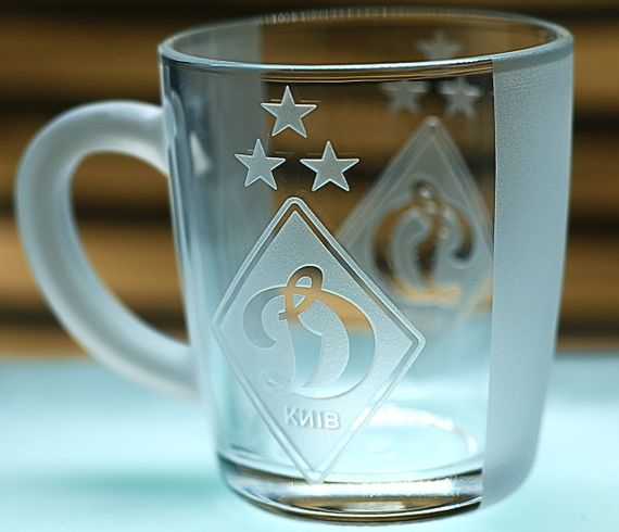 Скляна чашка 350 мл ФК Динамо Київ з гравіюванням подарунок для фаната  футбольна кружка | Зображення 2