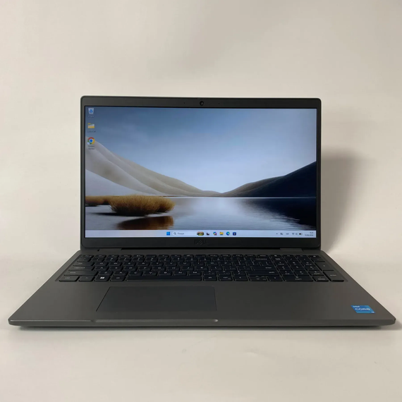 Ультрабук Dell Latitude 3540 / 15.6" (1920x1080) IPS / Intel Core i3-1215U (6 (8) ядер по 3.3 - 4.4 GHz) / 16 GB DDR4 / 256 GB SSD / Intel UHD Graphics / WebCam / HDMI б/у + Подарок Беспроводная мышь USB | Зображення 1