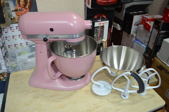 Планетарный миксер KitchenAid 5KSM150 ARTISAN, 4.83 л, розовый + розовая чаша | Зображення 2