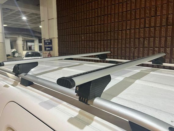 Багажник поперечины на стандартные рейлинги с замком Wizard V1 (2 шт) 135 см, Черный для Volkswagen Golf 6 2008-2014 гг | Зображення 5