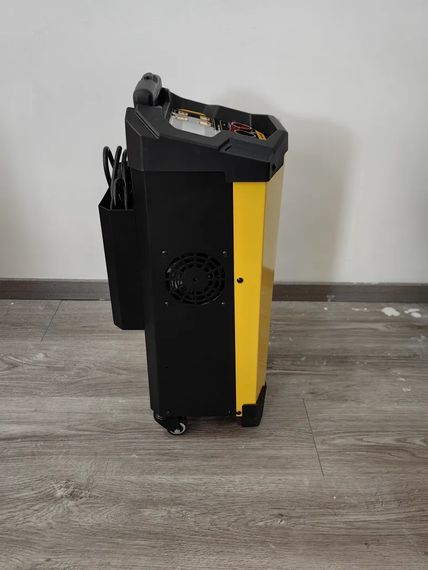 Устройство пуско-зарядное инвентарное GTM INVT-8600 (12/24 В, 400 А, 30-2000 А·час, 220-240 В) | Зображення 1