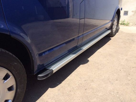 Бокові пороги Maya V2 (2 шт., алюміній) Коротка база для Volkswagen T6 2015-2024, рр | Зображення 1