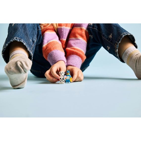 Конструктор LEGO Bluey Веселощі з Блуї та Хлоєю на ігровому майданчику (11201) | Зображення 9