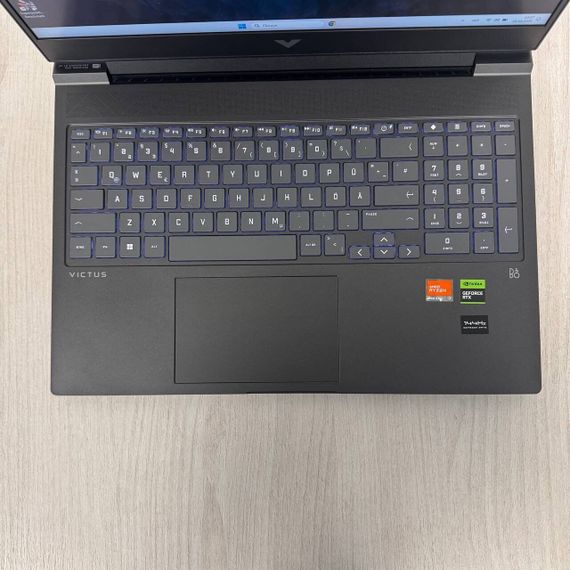 Ігровий ноутбук HP Victus 16-s0076nr / 16,1" (1920x1080) IPS / AMD Ryzen 7 7840HS (8 (16) ядра по 3,8 - 5,1 ГГц) / 16 ГБ DDR5 / 512 ГБ SSD / nVidia GeForce RTX 4060, 8 ГБ GDDR6, 128-біт / WebCam б/в | Зображення 3