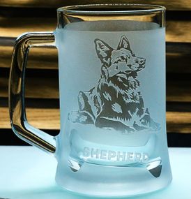 Пивная кружка с ручкой 670 мл с гравировкой Немецкая овчарка  владельцу собаки