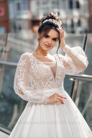 Весільна сукня з прозорим корсетом, колекція 2025 року