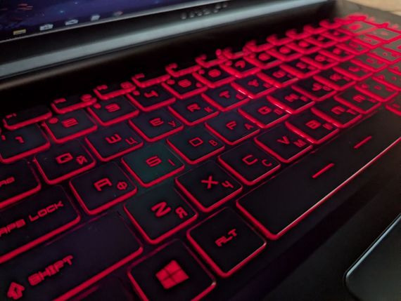 Игровой ноутбук MSI GF65 Thin 10uE / 15.6" (1920x1080) IPS / Intel Core i7-10750H (6 (12) ядер по 2.6 - 5.0 GHz) / 16 GB DDR4 / 512 GB SSD / nVidia GeForce RTX 3060, 6 GB GDDR6, 192-bit / WebCam / Windows 10 б/у + Подарок Беспроводная мышь / USB | Зображення 5