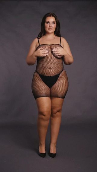 Женское короткое платье с сетчатой структурой и тонкими бретелями Le Désir Short Fishnet Dress, черное Sex Aura | Зображення 3
