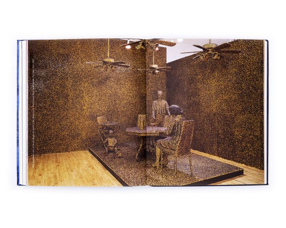 Книги о фотографах Сэнди Скогланд Sandy Skoglund: Hybrid Visions подарочная книга для фотографов о фотографии | Зображення 3