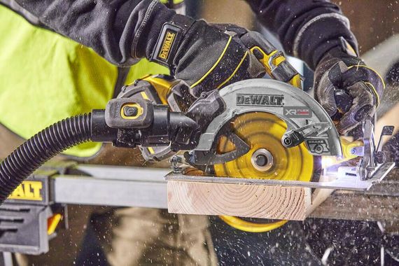 Пила дискова акумуляторна безщіткова 190*30мм DeWALT DCS573NT | Зображення 6