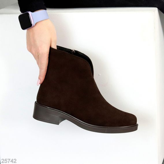 Практичні універсальні шоколадні зимові замшеві черевики низький хід 38