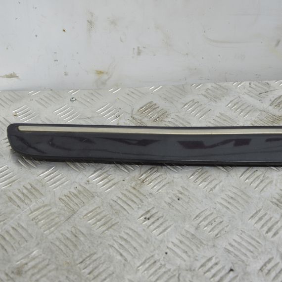 Молдинг лівих передніх дверей Mercedes-Benz W169 W245 2005-2011 Накладка лівих дверей Мерседес в169 в245 A1696983562 | Зображення 1