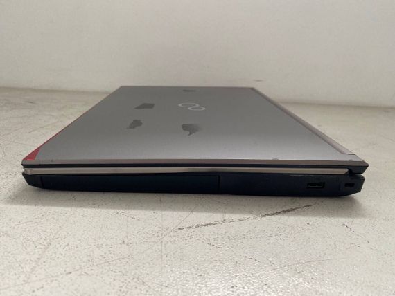 Мобільна робоча станція Б-клас Fujitsu Celsius H730 / 15.6" (1920x1080) TN / Intel Core i7-4900MQ (4 (8) ядра по 2.8 - 3.8 GHz) / 16 GB DDR3 / 128 GB SSD / nVidia Quadro K2100M, 2 GB GDDR5, 128-bit / WebCam б/в + Подарунок Зубна щітка Colgate | Зображення 3