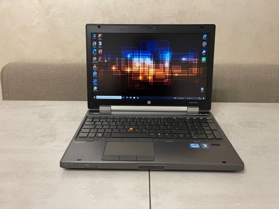 Мобільна робоча станція HP EliteBook 8560w / 15.6" (1920x1080) TN / Intel Core i7-2630QM (4 (8) ядра по 2.0 - 2.9 GHz) / 16 GB DDR3 / 256 GB SSD / nVidia Quadro 1000M, 2 GB GDDR3, 128-bit / WebCam / DVD-ROM б/в + Подарунок Дротова миша / USB | Зображення 1