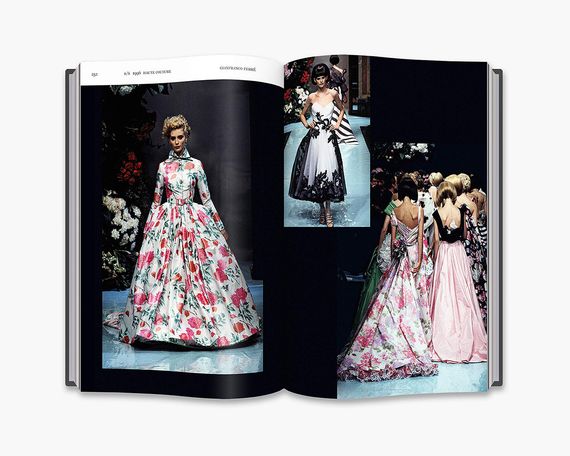 Книга про колекції Діор Dior Catwalk: The Complete Collections. Alexander Fury історія моди з ілюстраціями | Зображення 8