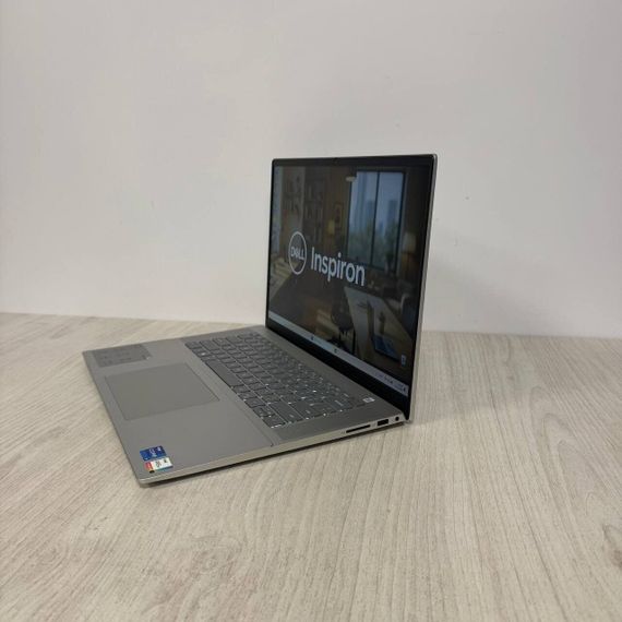 Ноутбук Б-класс Dell Inspiron 16 5620 / 16" (1920x1200) IPS / Intel Core i7-1255U (10 (12) ядер по 1.7 - 4.7 GHz) / 16 GB DDR4 / 1000 GB SSD / Intel Iris Xe Graphics / WebCam б/у | Зображення 6