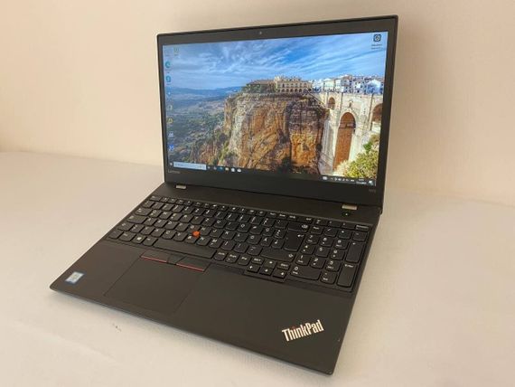 Ультрабук Б-клас Lenovo ThinkPad T570 / 15.6" (1920x1080) IPS / Intel Core i5-7300U (2 (4) ядра по 2.6 - 3.5 GHz) / 8 GB DDR4 / 240 GB SSD / Intel HD Graphics 620 / WebCam б/в | Зображення 2
