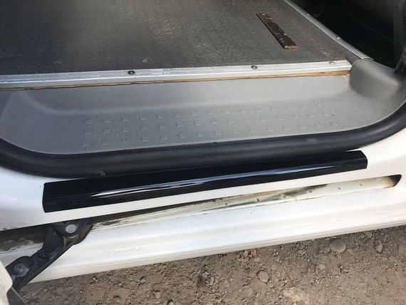 Накладки на дверные пороги (ABS-пластик) 4 шт, Мат для Volkswagen Caddy 2010-2015 гг | Зображення 3