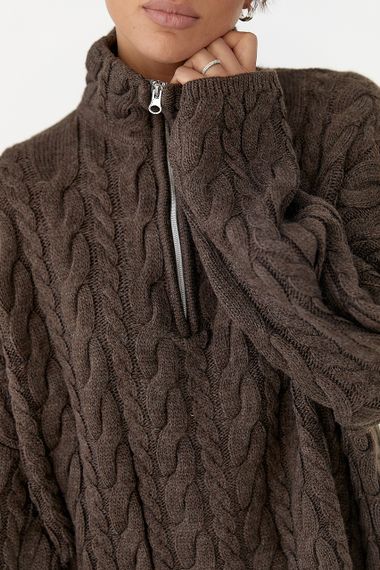 Теплий светр в косички вільного фасону - коричневий цвет, ONE SIZE (є розміри) | Зображення 3