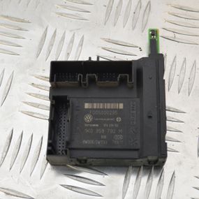 Блок управління склопідйомниками передній правий Volkswagen Passat B6 2005-2010 Модуль скла правий Фольксваген 1K0959792M