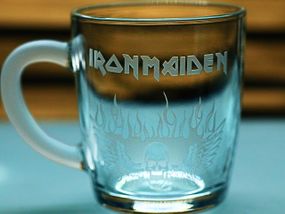 Скляна чашка 350 мл   Iron Maiden з гравіюванням подарунок для фаната хеві металу Айрон Мейден