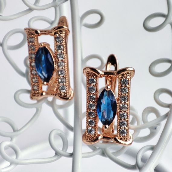 Сережки медицинское золото, розмір 16/10 мм, вага 3.2гр, фіаніт синій | Зображення 1