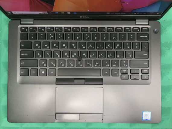 Ультрабук Б-класс Dell Latitude 5400 / 14" (1920x1080) IPS / Intel Core i5-8265U (4 (8) ядра по 1.6 - 3.9 GHz) / 8 GB DDR4 / 256 GB SSD / Intel UHD Graphics 620 / WebCam / USB 3.1 / HDMI / Windows 10 б/у | Зображення 3