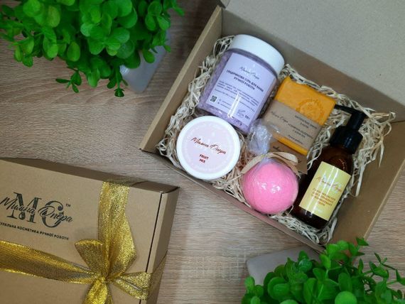 Набір косметики "Освіжаючі фруктові ноти" Сіль, скраб, гідрофільна олія, бомбочка-піна