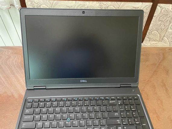 Мобильная рабочая станция Dell Precision 3530 / 15.6" (1920x1080) IPS / Intel Core i7-8750H (6 (12) ядер по 2.2 - 4.1 GHz) / 16 GB DDR4 / 256 GB SSD / nVidia Quadro P600, 4 GB GDDR5, 128-bit / WebCam б/у | Зображення 2