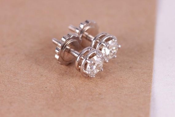 Сережки гвоздики из белого золота с бриллиантами | Зображення 3