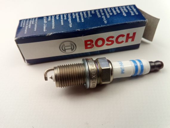 Свічка запалювання BOSCH PLATINUM FR7DPP30X (ВАЗ 2110 інж. 16кл.) (0242236616)