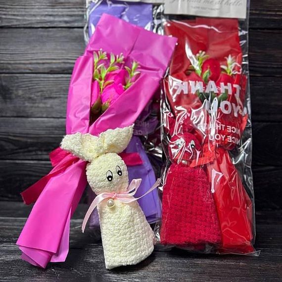 Набор подарочный полотенце и букет из роз для ванн 45*15 25-813 Розовый