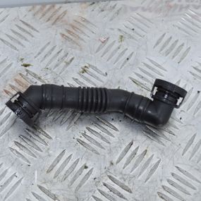 Патрубок вентиляції картера 2.0 TDI Audi A3 шланг вентиляції картерних газів Ауді А3 03G103493D