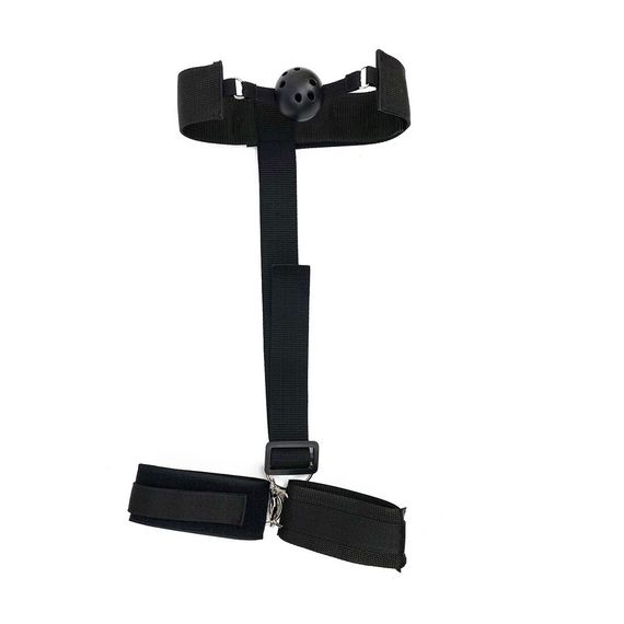 Кляп з пластиковою кулею та наручниками Art of Sex - Handcuffed Gag чорний | Зображення 2