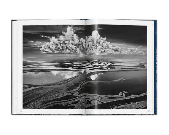 Книга з фотографії Себастьяно Сальгадо Амазонка Sebastiao Salgado "Amazonia" пейзажна фотографія книги | Зображення 4