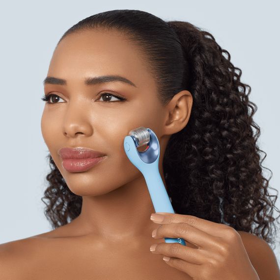 Електронний ролер для обличчя з мікроголками GESKE MicroNeedle Face Roller 9в1 aquamarine | Зображення 3