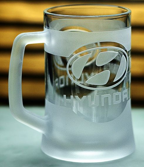 Пивная кружка Hyundai Хюндай 670 мл с гравировкой Подарок автолюбителю Бокал с логотипом авто и легендарный слоган | Зображення 1