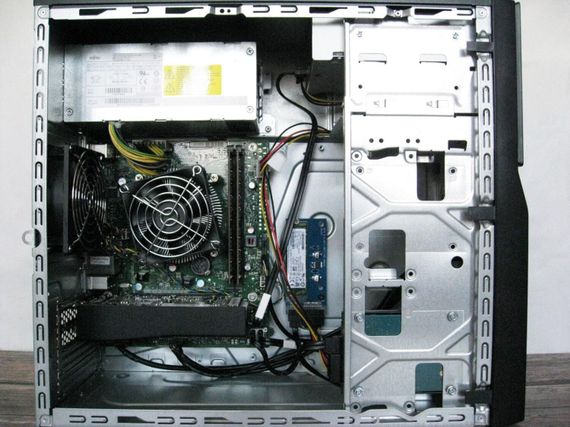 Ігровий ПК Fujitsu Esprimo P420 E85+ Tower / Intel Core i5-4430 (4 ядра по 3.0 - 3.2 GHz) / 16 GB DDR3 / 128 GB SSD + 500 GB HDD / nVidia GeForce GTX 745, 2 GB GDDR3, 128-bit / DVD-RW / Win 10 Pro + Кабель живлення б/в | Зображення 7