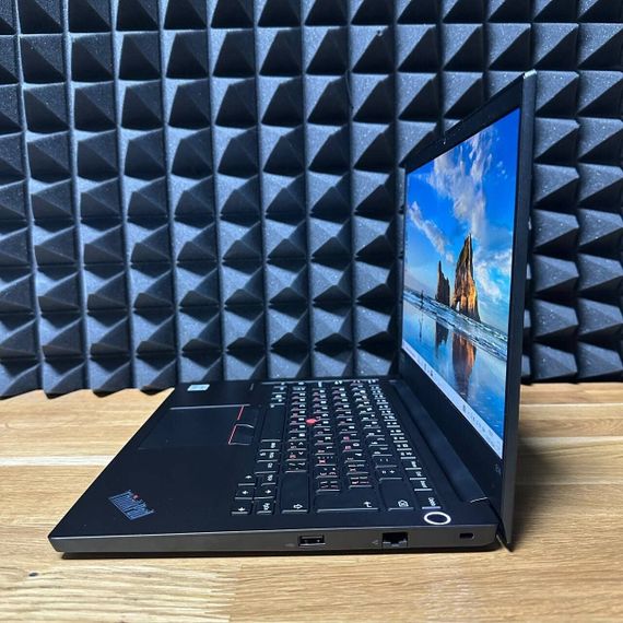 Ультрабук Lenovo ThinkPad E14 G1 / 14" (1920x1080) IPS / Intel Core i3-10110U (2 (4) ядра по 2.1 - 4.2 GHz) / 8 GB DDR4 / 256 GB SSD / Intel UHD Graphics / WebCam б/в | Зображення 3